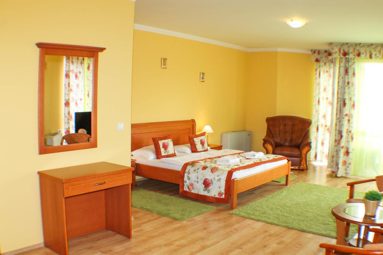 Hotel Jarja Hajduszoboszlo Exterior photo