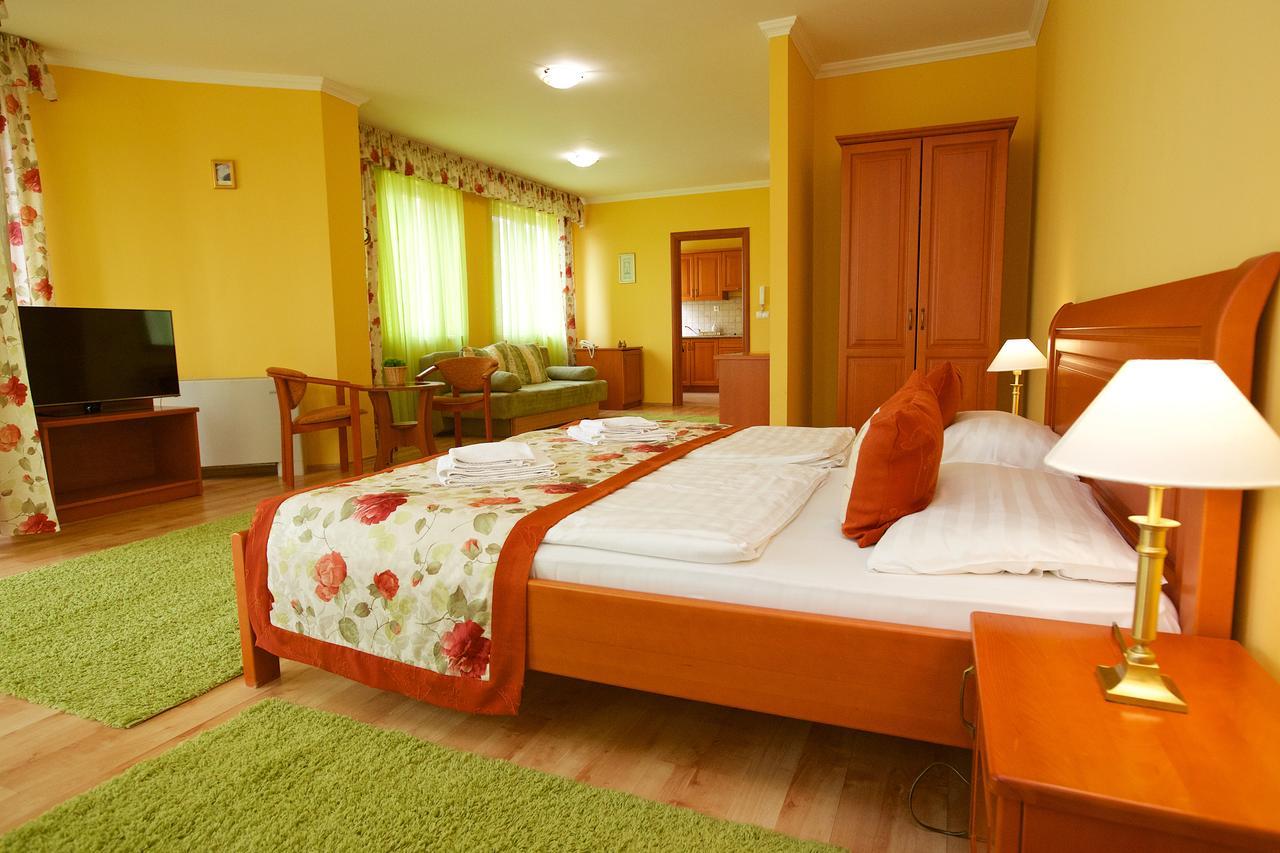 Hotel Jarja Hajduszoboszlo Exterior photo